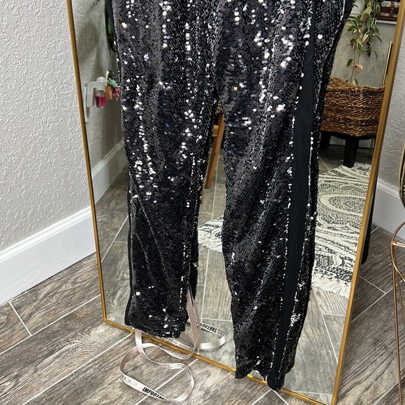 House of Cb ‘Reia’ Black Sheer & Sequin Halter Jumpsuit NWT - Picture 6 of 9